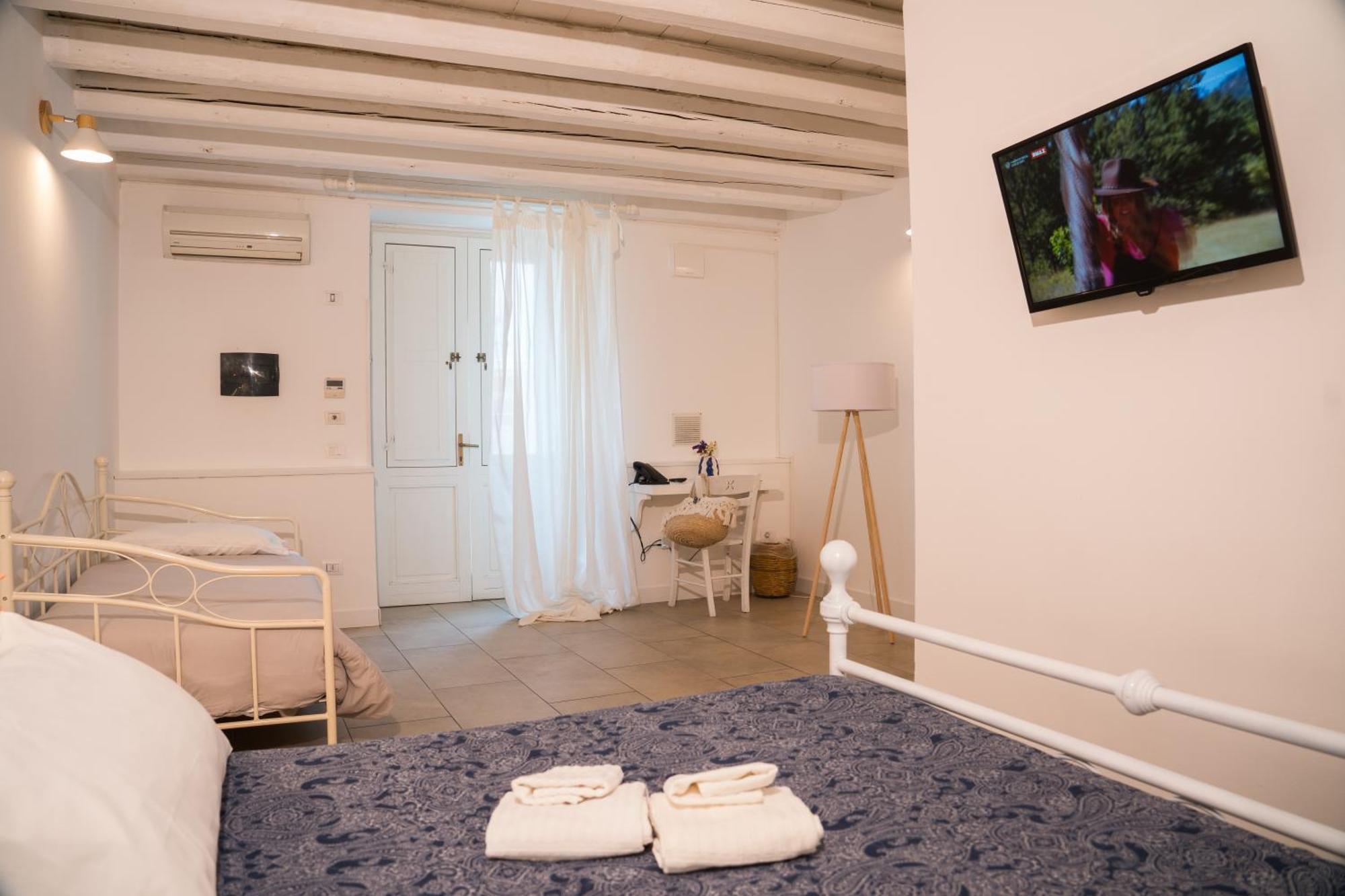 Boutique Hotel Molo S Lucia Syracuse Bagian luar foto